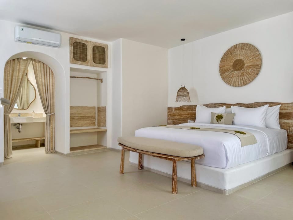Bed, Photo of the whole room, Bedroom, wardrobe, air conditioner