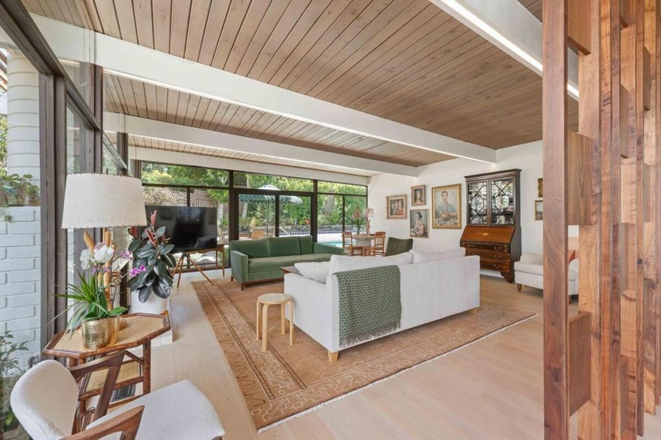 Stunning Mid Century with Pool and Views House in Bel Air