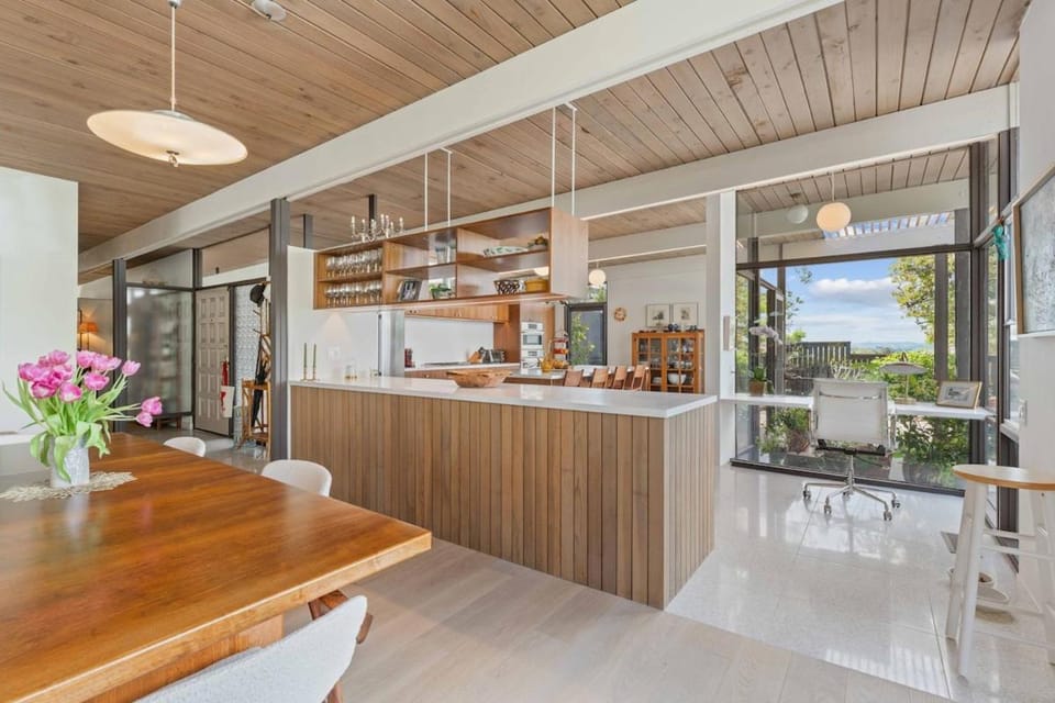 Stunning Mid Century with Pool and Views House in Bel Air