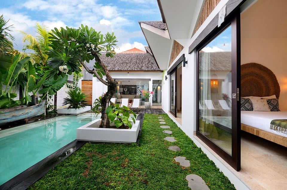 Bed, Garden, Bedroom, Garden view, Swimming pool, sunbed