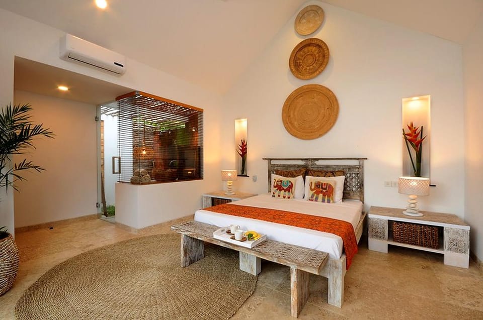 Bed, Photo of the whole room, Seating area, Bedroom