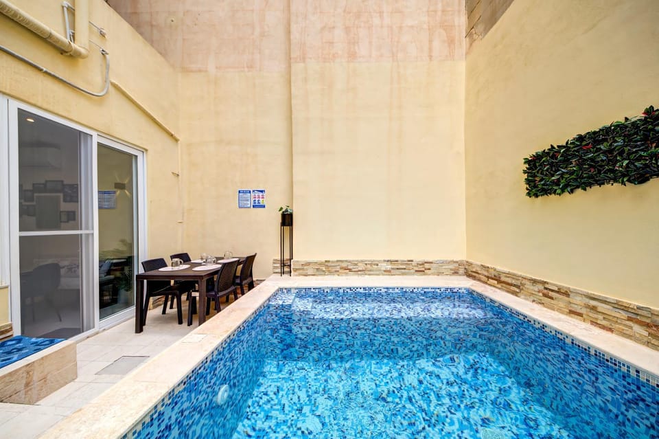 Patio, Pool view, Swimming pool