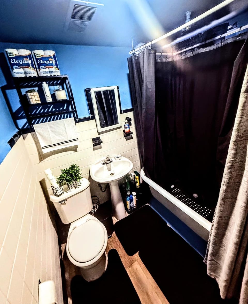 2 BEDROOM APARTMENT 20 min-Newark Airport 15 min- Stadium Downtown Newark- Branch Brook park inn Bed and Breakfast in Belleville