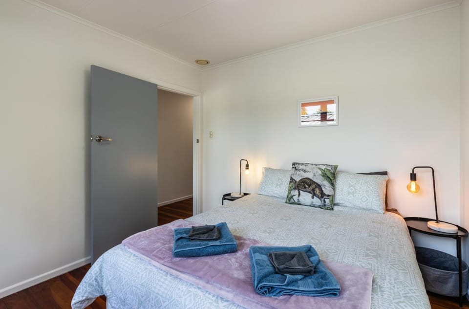 Bed, Photo of the whole room, Bedroom, towels, wardrobe