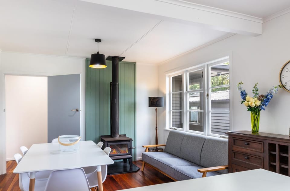 Bed, Living room, Photo of the whole room, Seating area, Dining area