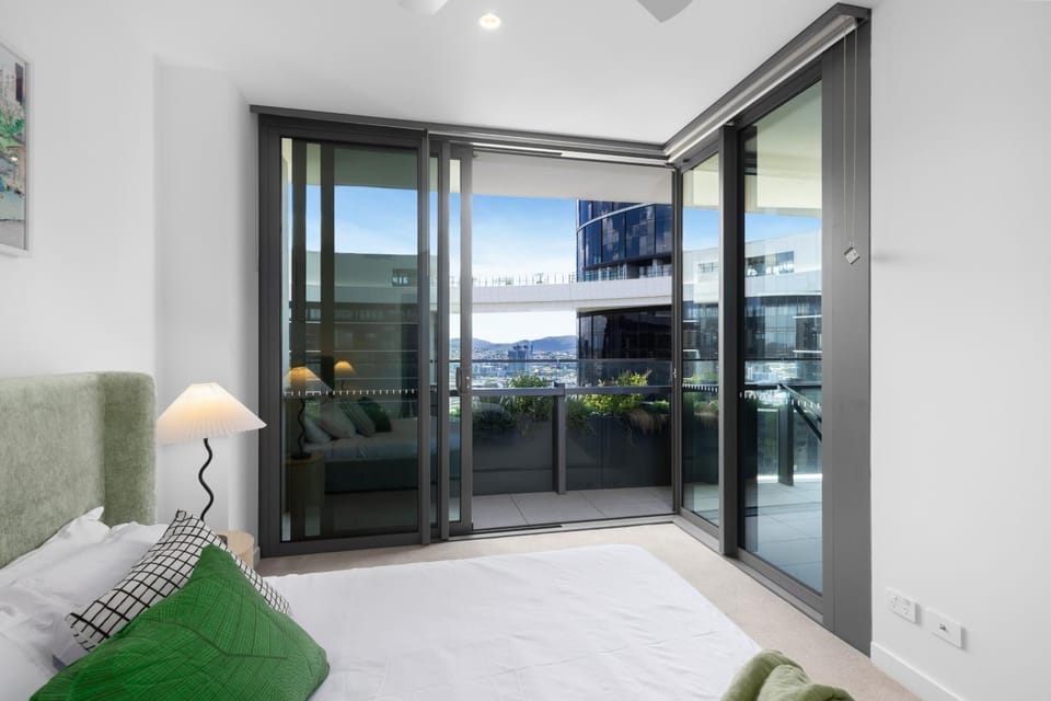 View (from property/room), Balcony/Terrace, Bedroom