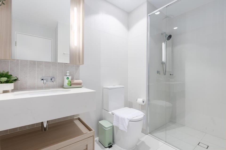 Shower, Toilet, Bathroom, towels