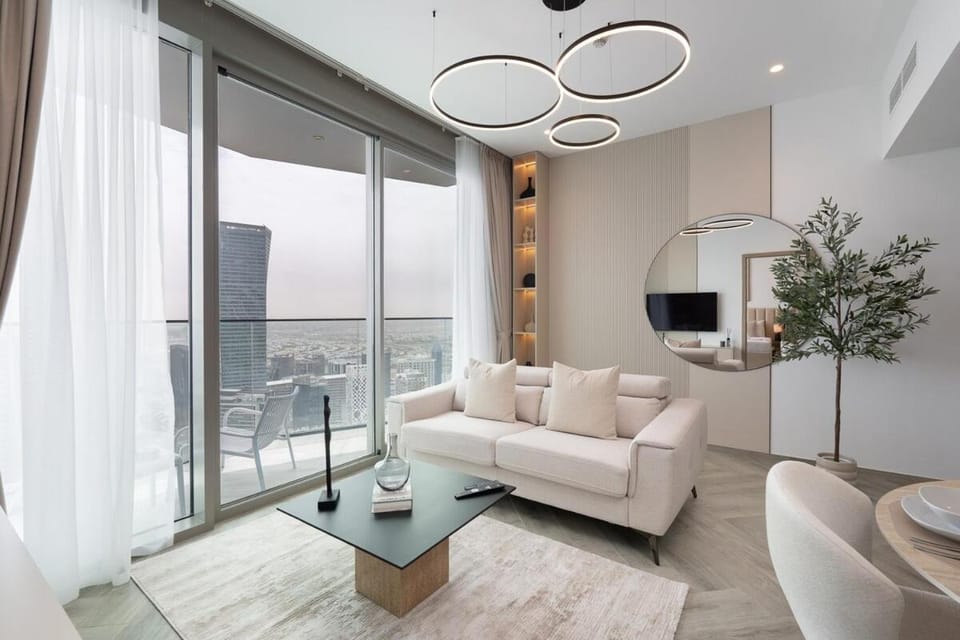 Luxury 1BR, Canal & Skyline Views, Peninsula 3 Apartment in Dubai