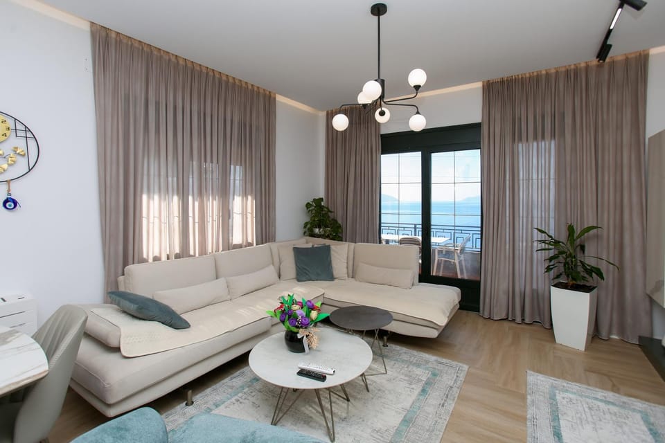 TV and multimedia, Balcony/Terrace, Living room, Decorative detail, Sea view