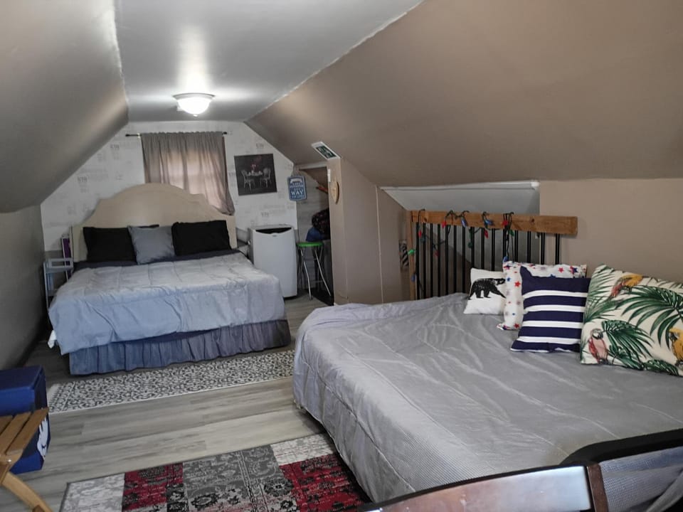 Niagara falls cottage unit with loft House in Niagara Falls