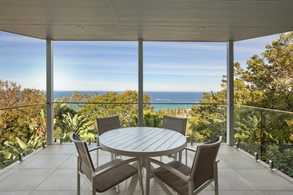 Bilgola - Luxury Modern House with Ocean Views Apartment in Pittwater Council