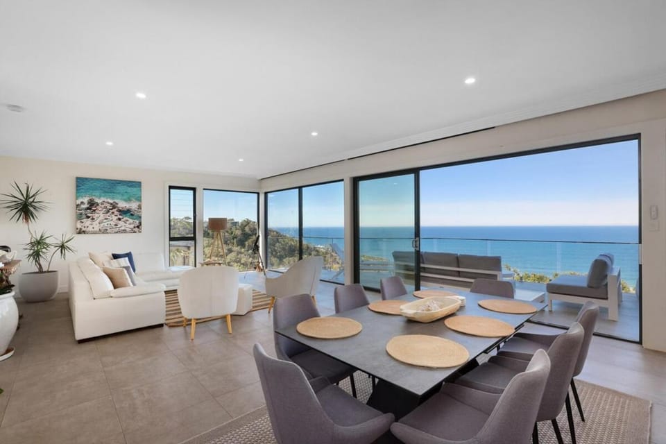 Bilgola - Luxury Modern House with Ocean Views Apartment in Pittwater Council