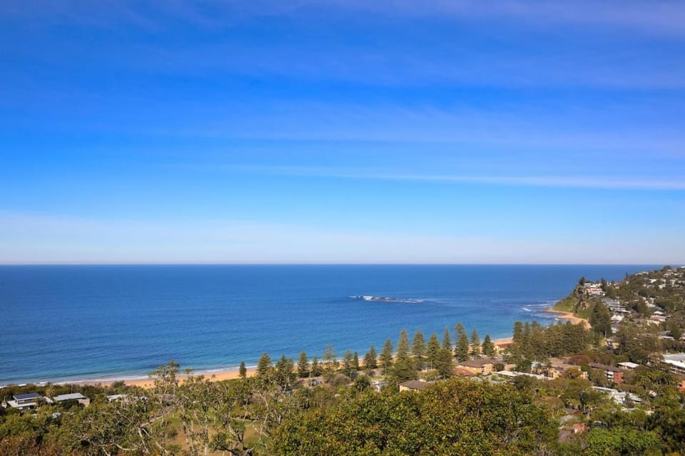 Bilgola - Luxury Modern House with Ocean Views Apartment in Pittwater Council
