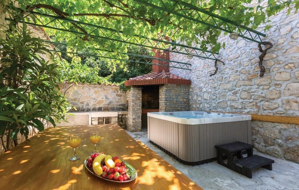 Property building, BBQ facilities, Garden, Balcony/Terrace