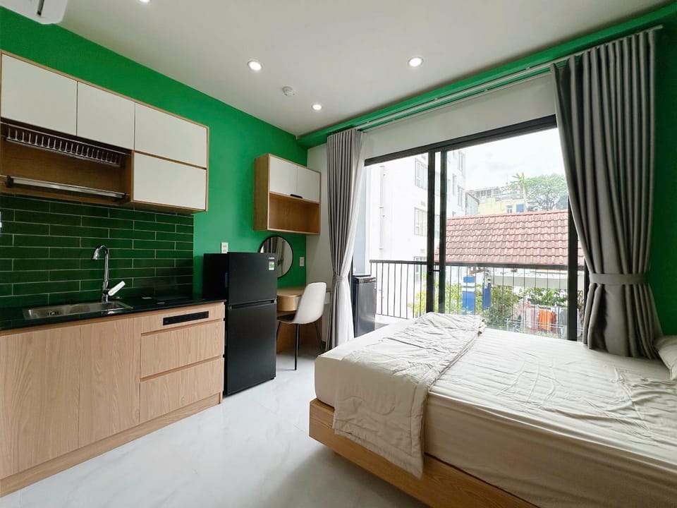 Balcony/Terrace, Kitchen or kitchenette, Bedroom, Street view