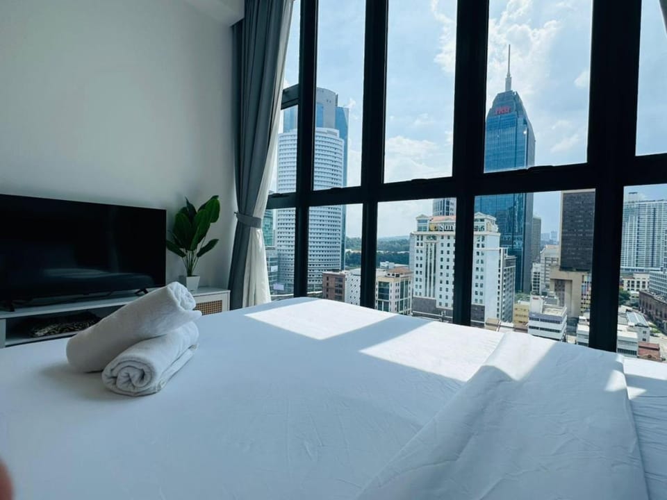 Bed, TV and multimedia, Bedroom, City view, towels