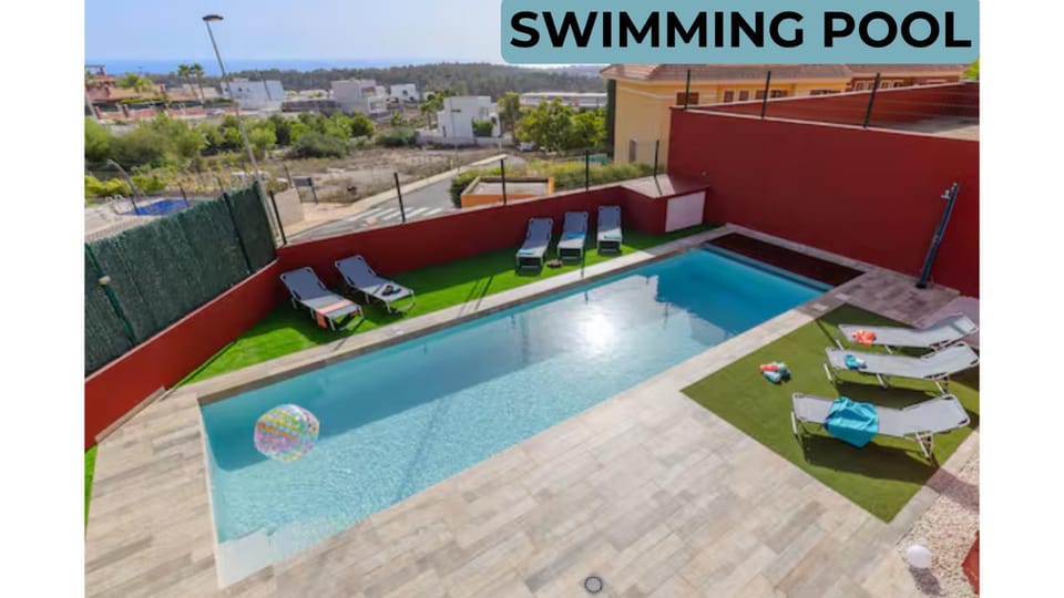 Pool view, Swimming pool, sunbed