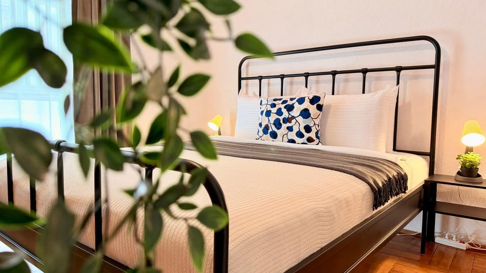 Photo of the whole room, Bedroom
