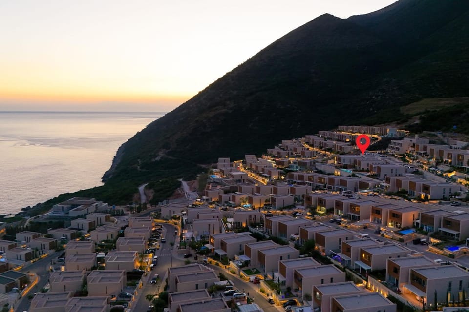 Property building, Sea view, Location, Sunset