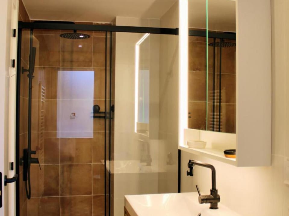 Shower, Bathroom, towels