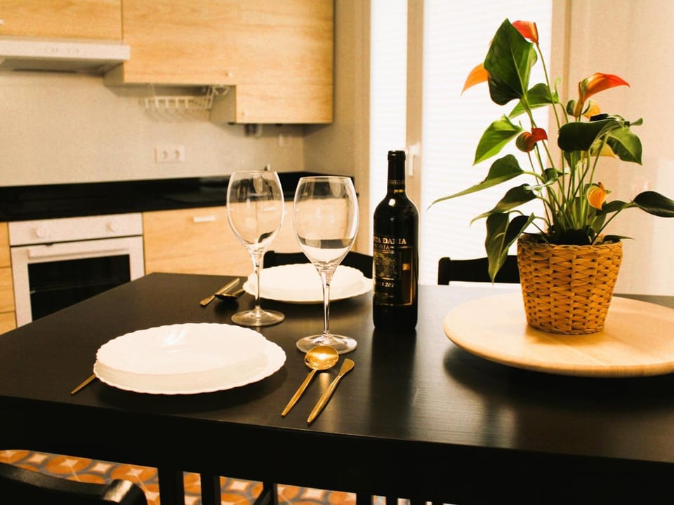 Kitchen or kitchenette, Dining area, stove
