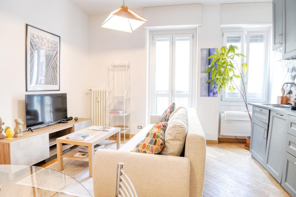Bright Apartment in Sempione - Steps from Arco Della Pace Apartment in Milan