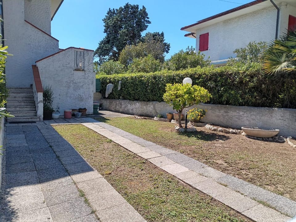 Facade/entrance, Garden