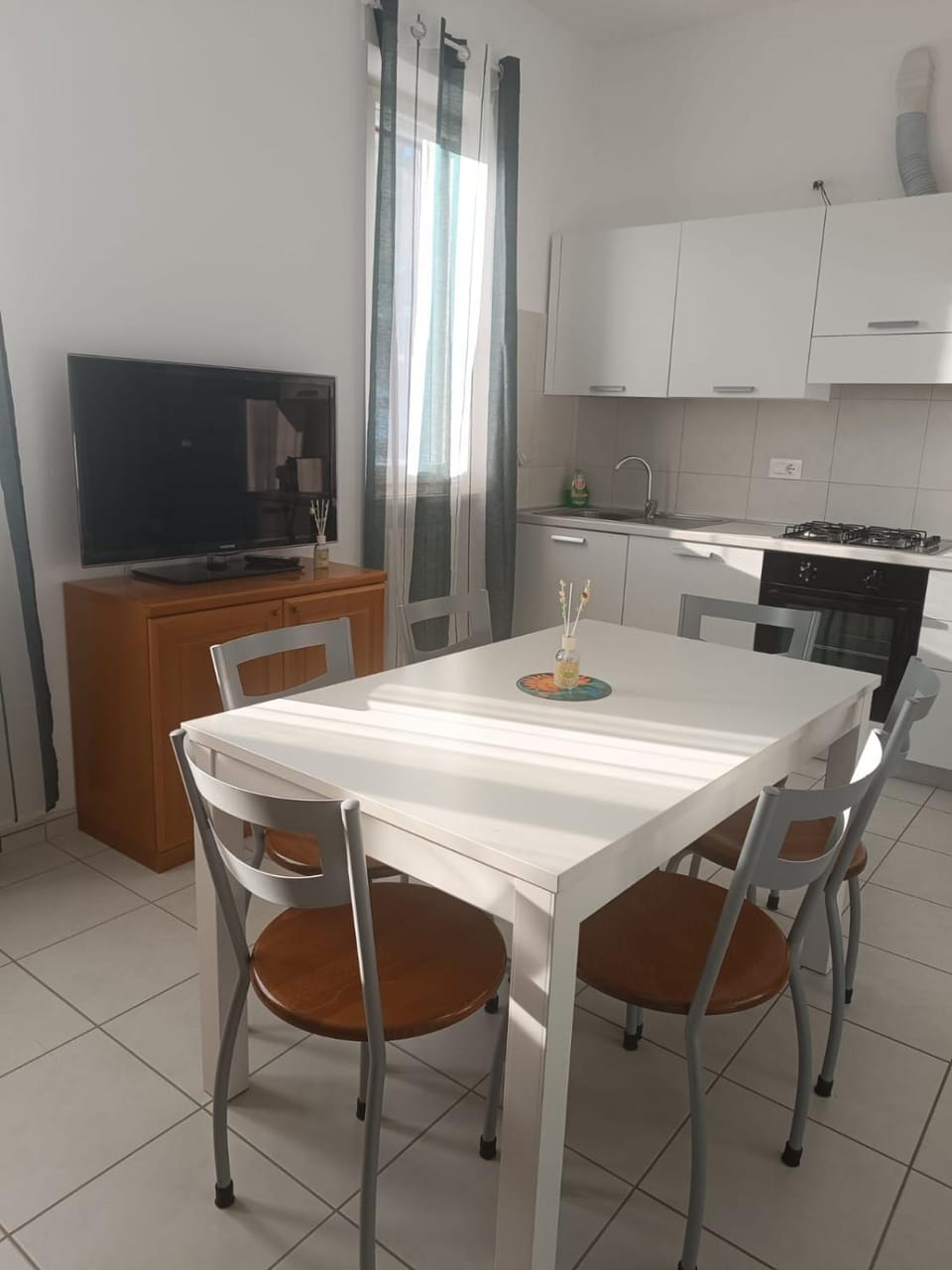 TV and multimedia, Living room, Dining area