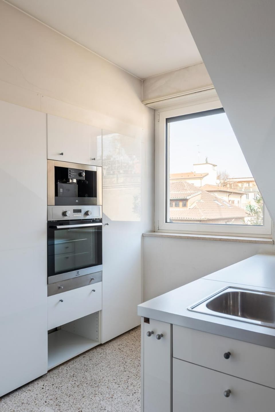 Spacious Liberty Villa Apt - Top floor Apartment in Milan