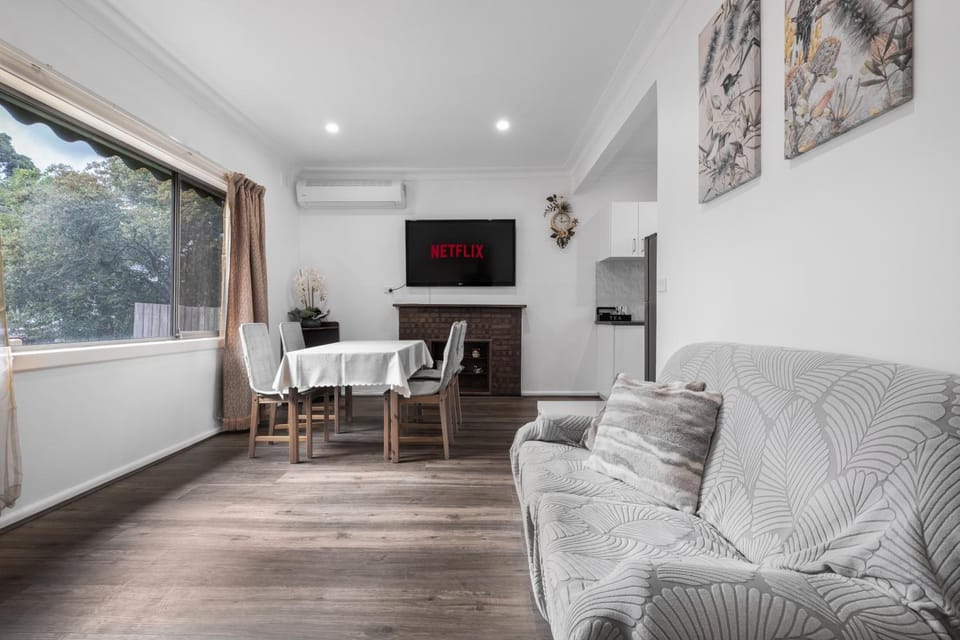 3BR2BA house in Glen Waverley Parking WIFI House in Glen Waverley