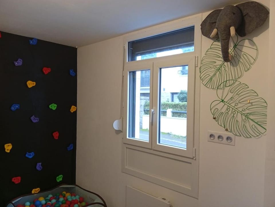 Game Room, Entertainment