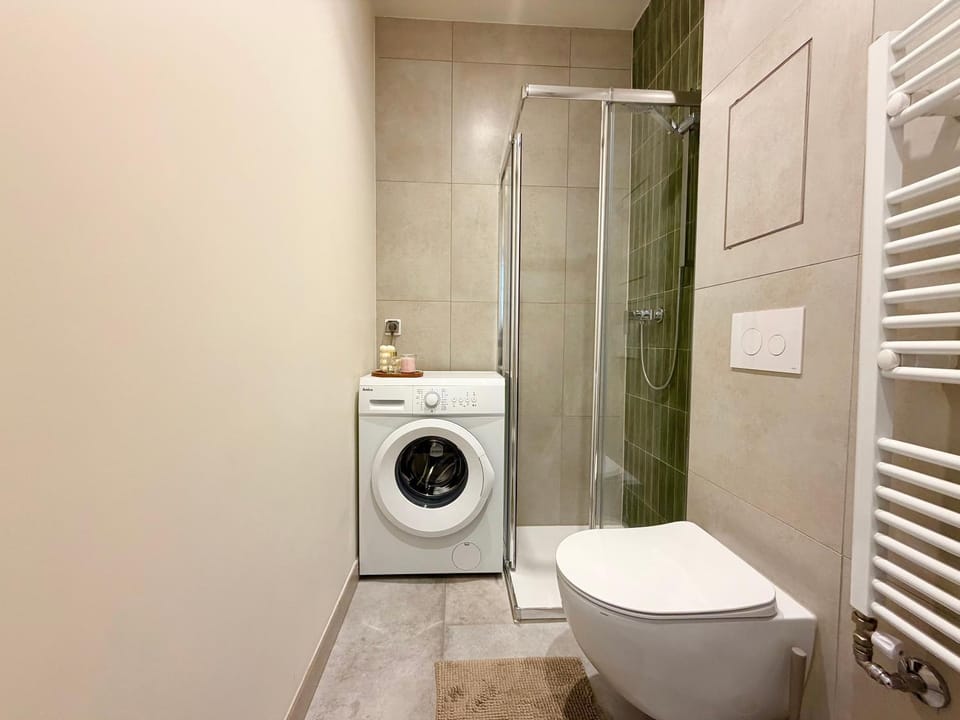 Shower, Toilet, Bathroom, washing machine