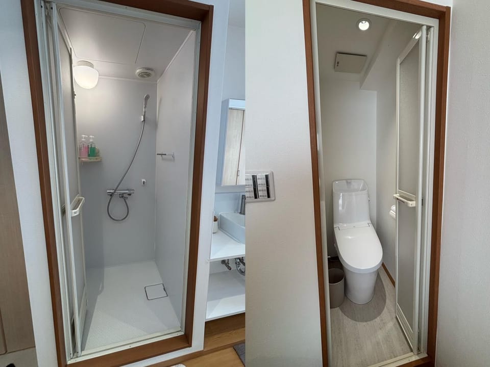 Shower, Toilet