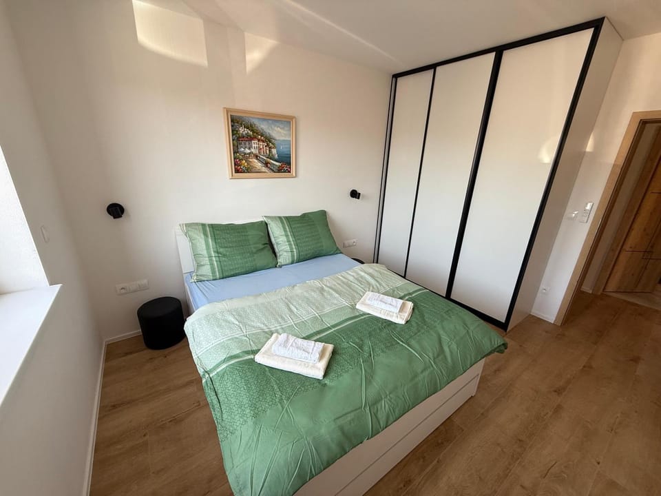 Moderný byt so záhradou a parkovaním Apartment in Slovakia