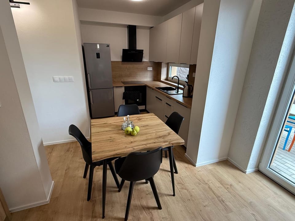 Moderný byt so záhradou a parkovaním Apartment in Slovakia