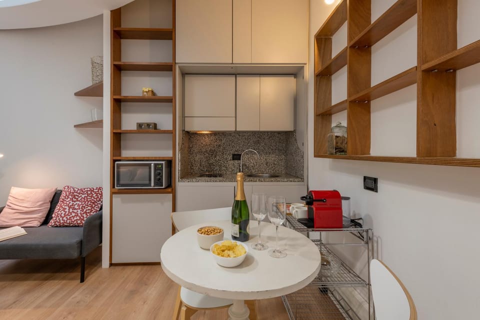 Kitchen or kitchenette, Seating area