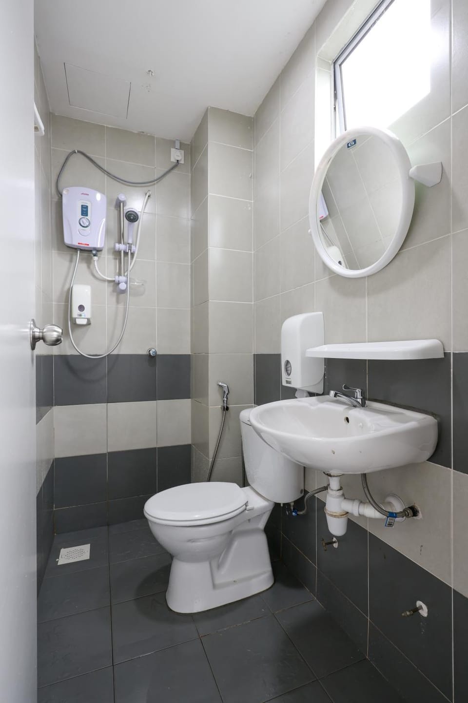 Shower, Toilet, Bathroom, bidet, towels