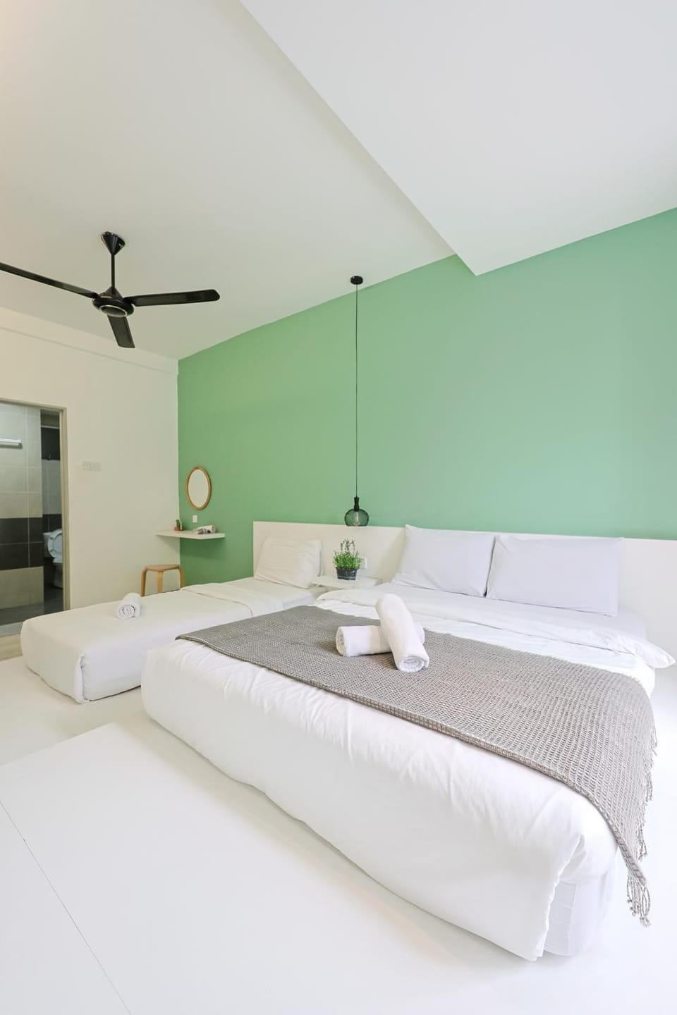 Bed, Photo of the whole room, Bedroom, towels