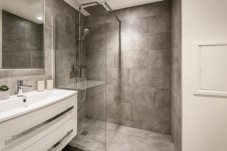 Shower, Bathroom, towels