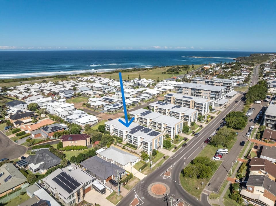 Beachside Bliss: Modern 3BR minutes to Caves Beach + Cafes House in Swansea