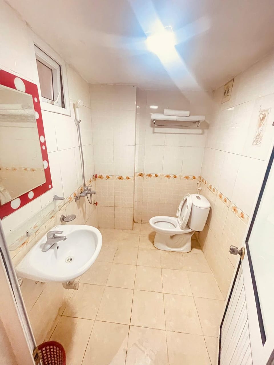 Toilet, Bathroom, bidet, towels
