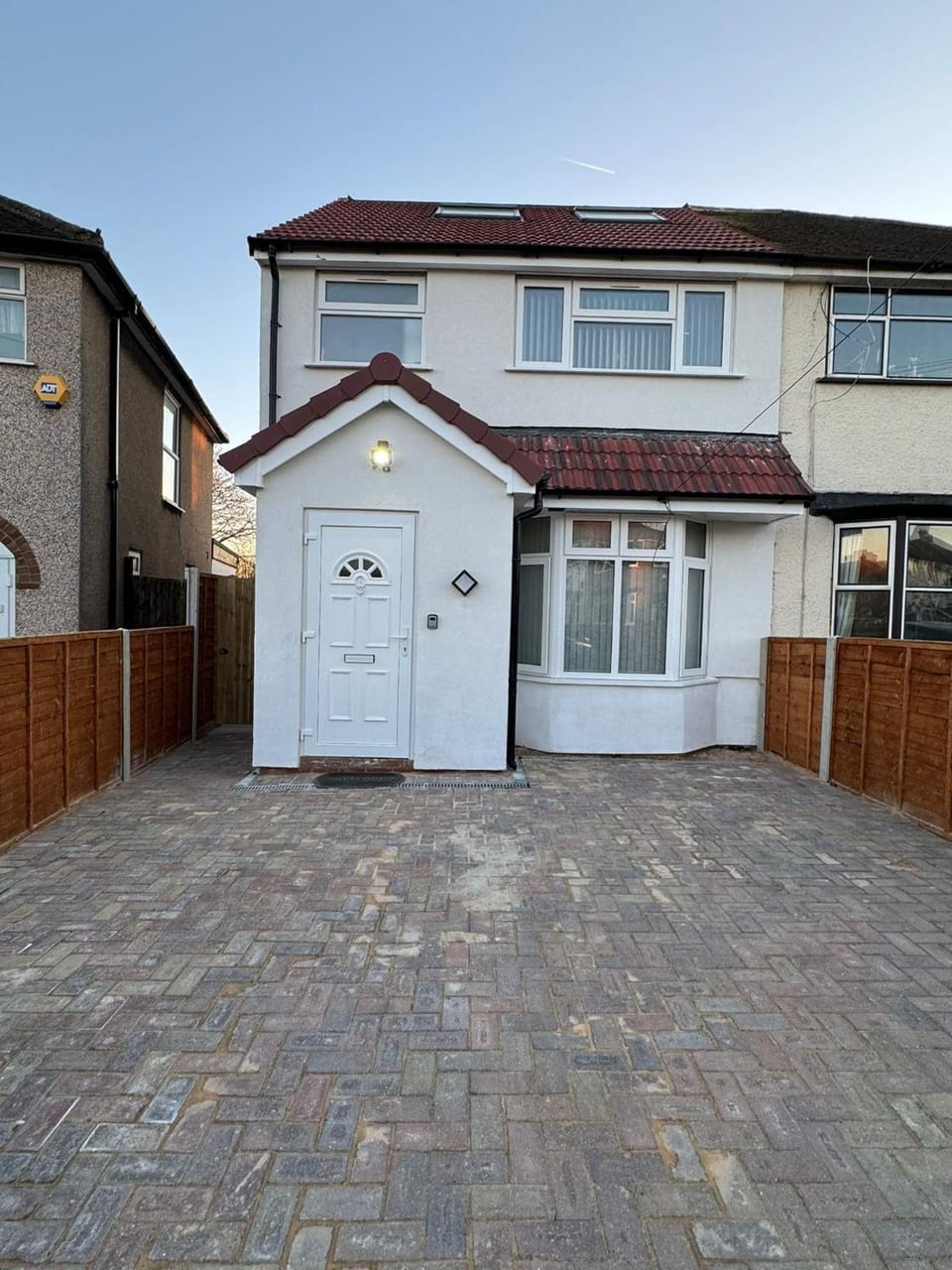 Property building, Patio, Facade/entrance, Day, Neighbourhood, Street view