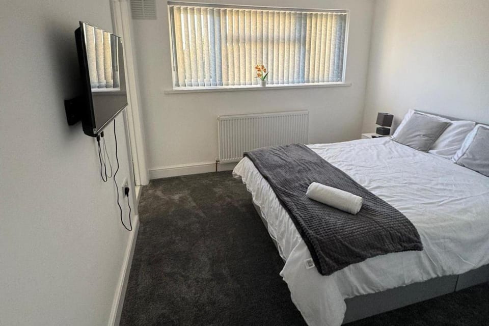 Bed, TV and multimedia, Photo of the whole room, Bedroom, internet