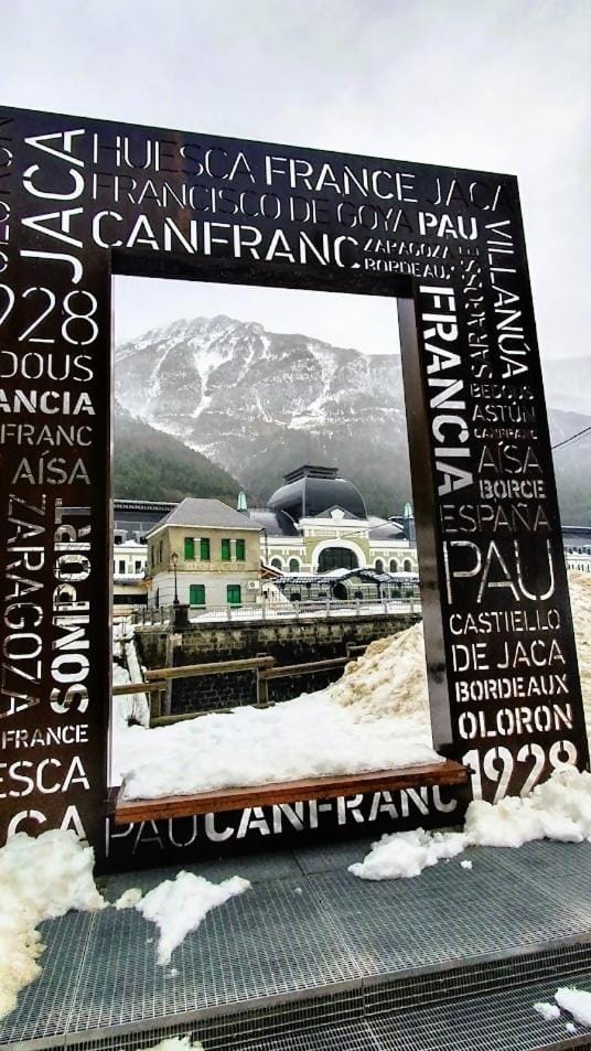 Canfranc Estacion 2-bedroom apartment with parking Apartment in Aragon