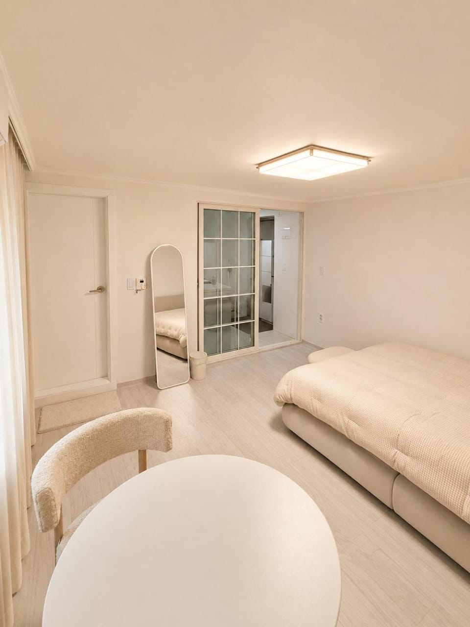 Bed, Living room, Seating area, Bedroom