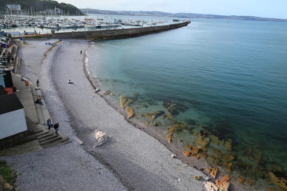 Neighbourhood, Beach