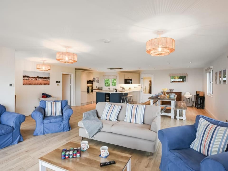 The Gables - Fabulous Views with Hot Tub sleeps 8 House in Aberdyfi