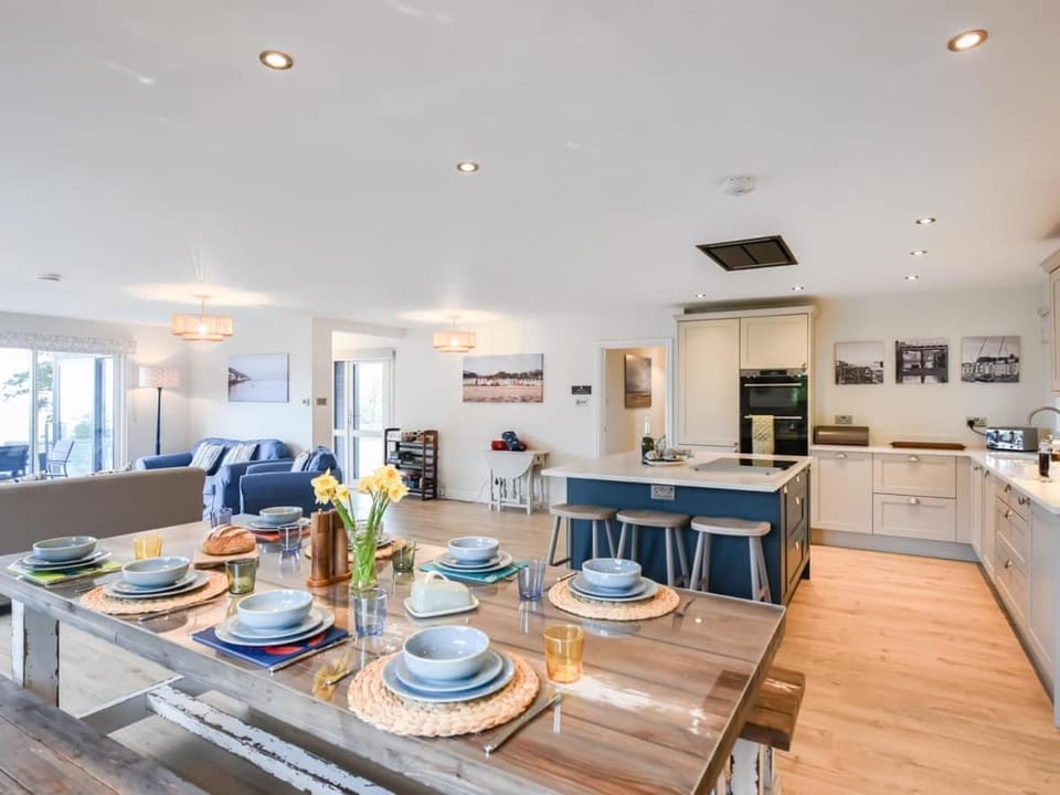 The Gables - Fabulous Views with Hot Tub sleeps 8 House in Aberdyfi