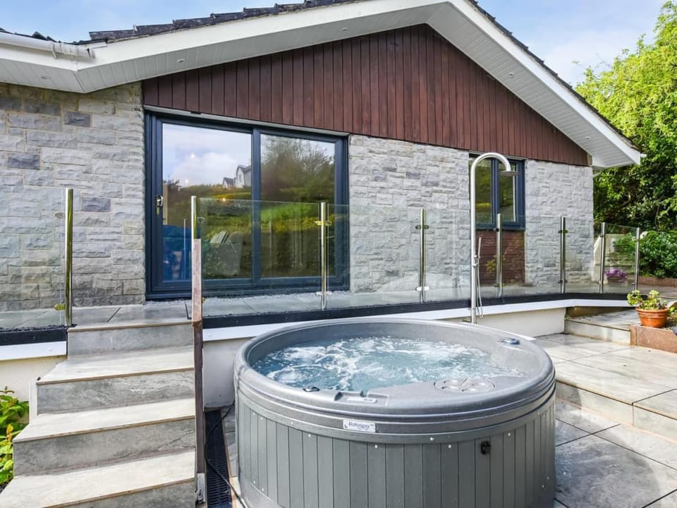 The Gables - Fabulous Views with Hot Tub sleeps 8 House in Aberdyfi