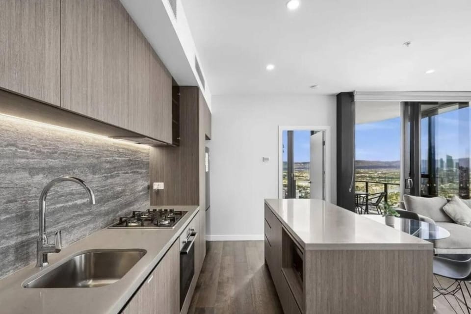 Kitchen or kitchenette, dishwasher, stove